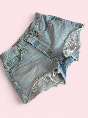 Levi’s 501 Original Fit High Rise Distressed Denim Shorts | Luxor Heat | Size 28
